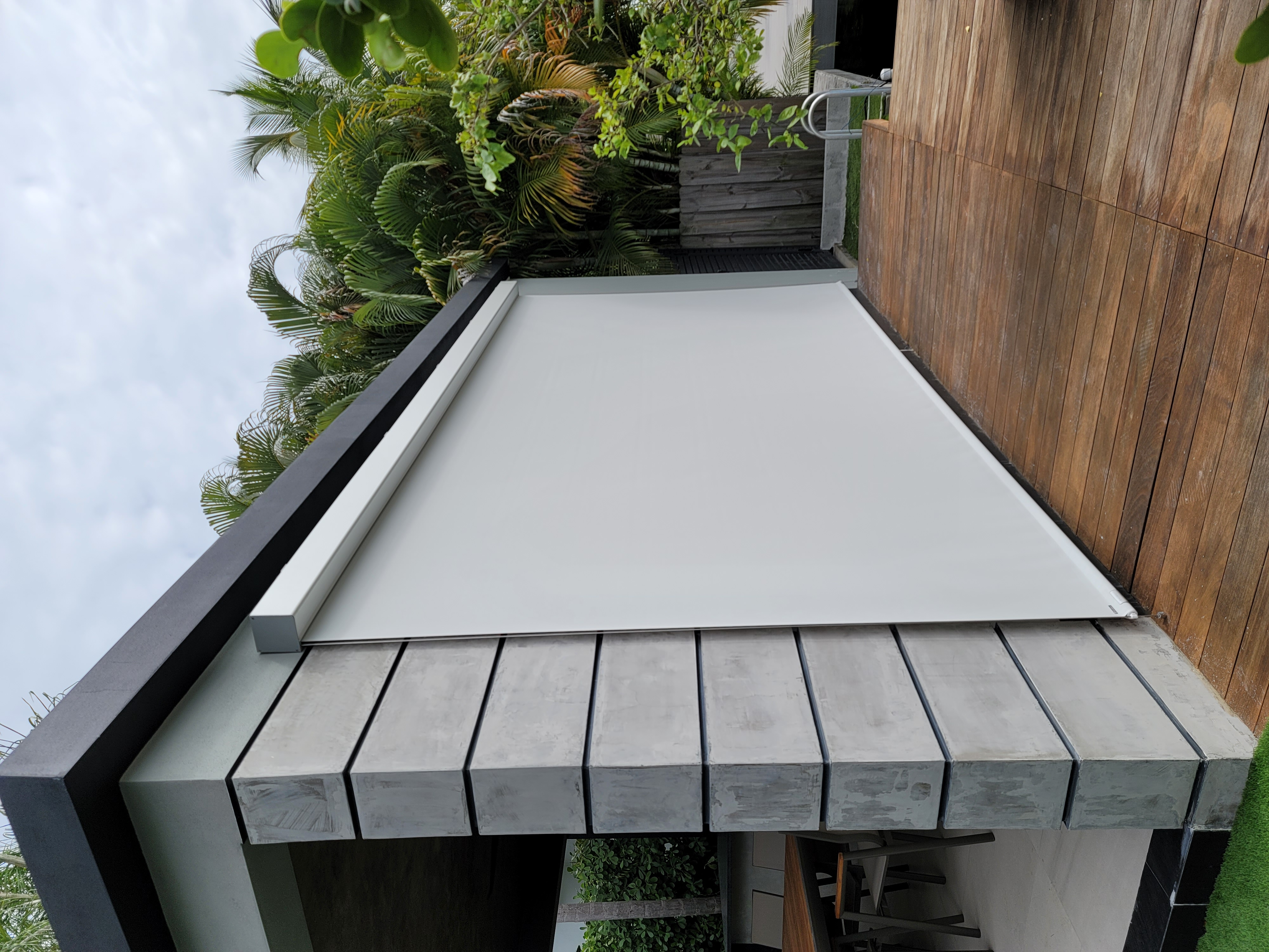 Outdoor motorized shade